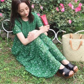 ザラ(ZARA)のZARA 小花柄 グリーンワンピース(ロングワンピース/マキシワンピース)