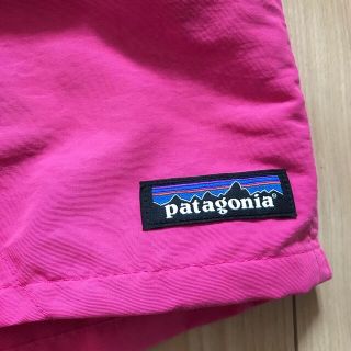 パタゴニア(patagonia)のpatagonia baggies 5 ピンク　Mサイズ(ショートパンツ)