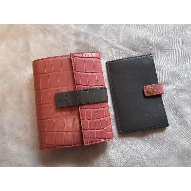 オープン２室カード収納枚数新品 ピンク クロコダイル 二つ折り財布 カードケース付 2点セット