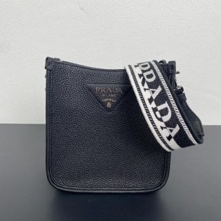 プラダ ミニショルダーバッグ ショルダーバッグ(レディース)の通販 100 ...
