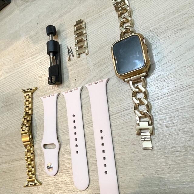 Apple Watch(アップルウォッチ)のApple Watch SE 40mm GPSモデル　バンド付き スマホ/家電/カメラのスマートフォン/携帯電話(その他)の商品写真