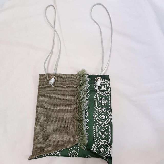 manipuri(マニプリ)の現行品　マニプリ　バンダナ柄　スカーフバッグ　サコッシュ　Sサイズ　グリーン レディースのバッグ(トートバッグ)の商品写真