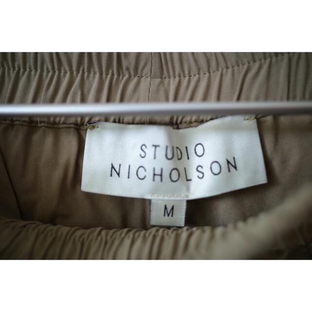 STUDIO NICHOLSON パンツ　TAN メンズのパンツ(チノパン)の商品写真