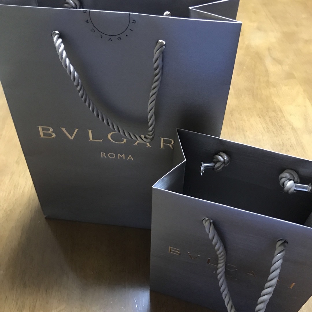 BVLGARI(ブルガリ)のブルガリ　紙袋　２枚 レディースのバッグ(ショップ袋)の商品写真