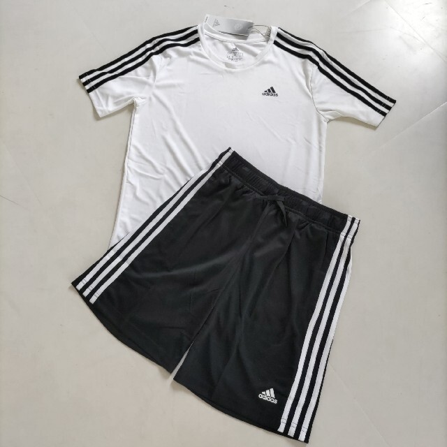 adidas(アディダス)の150 アディダス キッズ 半袖Tシャツ 短パン 上下セット スリーストライプス キッズ/ベビー/マタニティのキッズ服男の子用(90cm~)(Tシャツ/カットソー)の商品写真