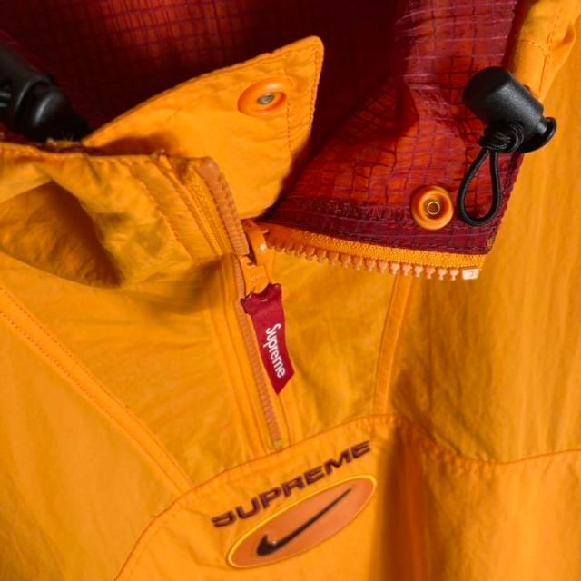 Supreme(シュプリーム)の【美品】シュプリーム　アノラック　マウンテンパーカー　ハーフジップ　センターロゴ メンズのジャケット/アウター(マウンテンパーカー)の商品写真