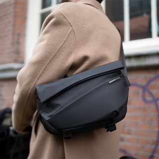 niid R1 Sling Bag Blackの通販 by Japan's shop｜ラクマ