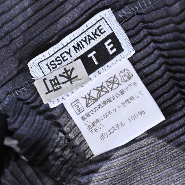 ISSEY MIYAKE(イッセイミヤケ)のISSEY MIYAKE FETE プリント プリーツ カーディガン レディースのトップス(カーディガン)の商品写真