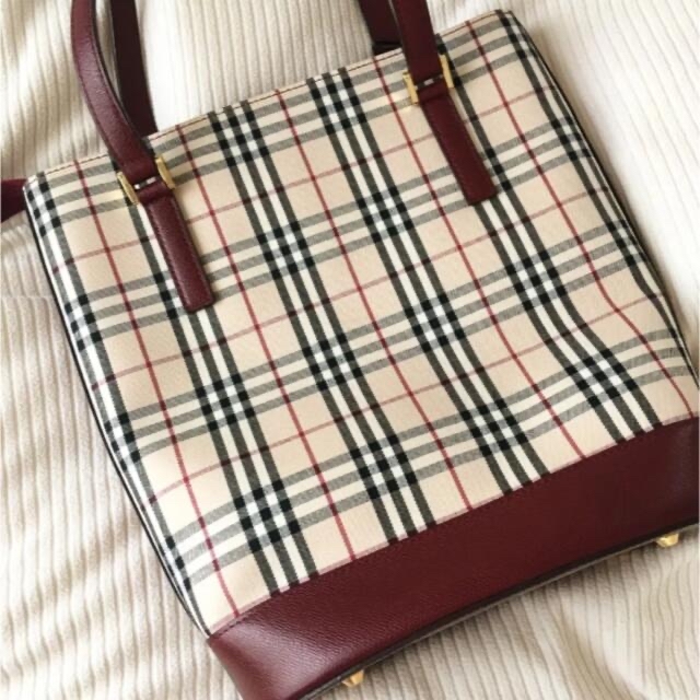 BURBERRY(バーバリー)の【バーバリー】美品　トートバック　ノバチェック　えんじ　秋色　赤 レディースのバッグ(トートバッグ)の商品写真