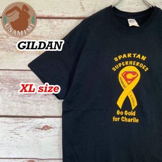 輸入古着 GILDAN スパルタンレース リボン ビックプリント XLサイズ(Tシャツ/カットソー(半袖/袖なし))