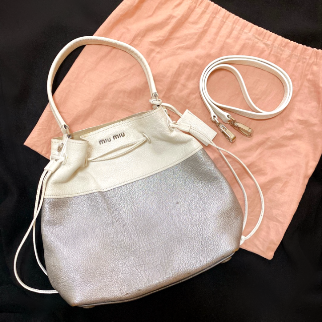 MIU MIU - 【正規品】ミュウミュウ　バッグ　ショルダー　白　マドラス　RT645C