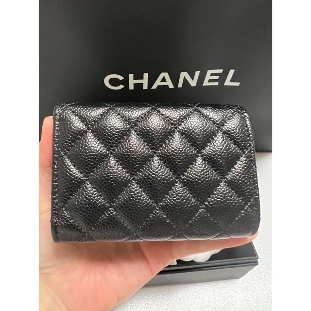入手困難!CHANEL スモールフラップウォレットキャビアスキン ボーイ