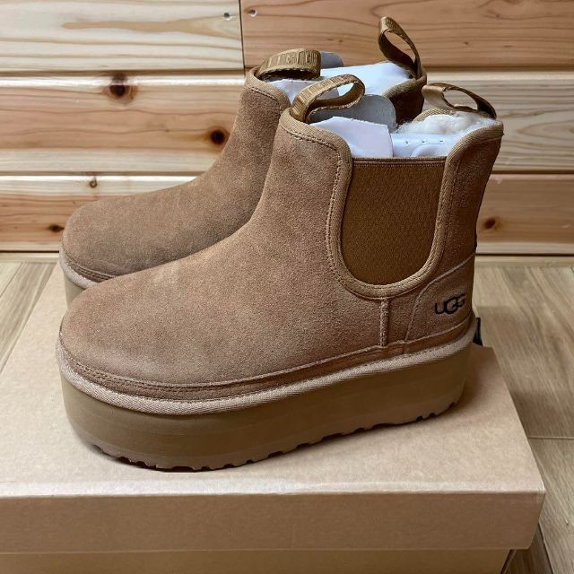 UGG ニューメル プラットフォーム チェルシー 新品 25センチ csr