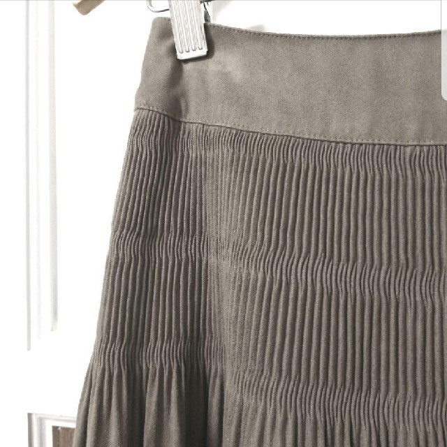 自由区(ジユウク)の自由区 ブラウン 春秋 スエード風 ギャザー プリーツスカート 36(Sサイズ) レディースのスカート(ひざ丈スカート)の商品写真