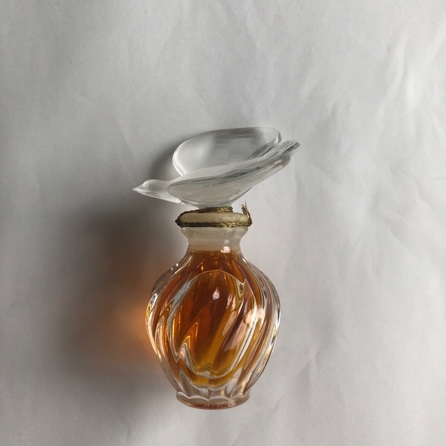 NINA RICCI(ニナリッチ)の新品未開封 15ml レールデュタン 香水 パルファム  ラリックボトル 一羽鳩 コスメ/美容の香水(香水(女性用))の商品写真