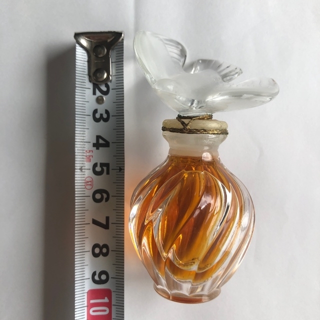 NINA RICCI(ニナリッチ)の新品未開封 15ml レールデュタン 香水 パルファム  ラリックボトル 一羽鳩 コスメ/美容の香水(香水(女性用))の商品写真