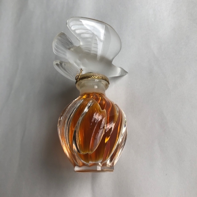 NINA RICCI(ニナリッチ)の新品未開封 15ml レールデュタン 香水 パルファム  ラリックボトル 一羽鳩 コスメ/美容の香水(香水(女性用))の商品写真