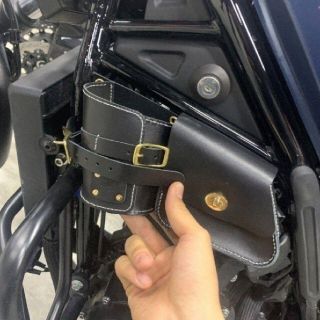 ホンダ(ホンダ)のREBEL 250 レザー エンジンカバー サイドバッグ 皮革 左右セット  黒(装備/装具)