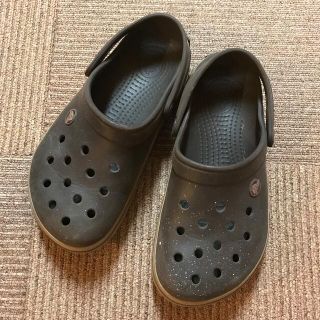 クロックス(crocs)のクロックス◆ダークブラウン サンダル 22.0cm(サンダル)