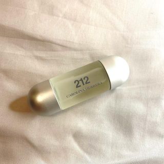 キャロライナヘレナ(CAROLINA HERRERA)のキャロライナヘレナ212 オードトワレ　30ml(ユニセックス)