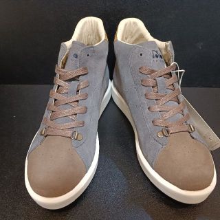 ディアドラ(DIADORA HERITAGE) ポルトガル製スニーカー 灰 42
