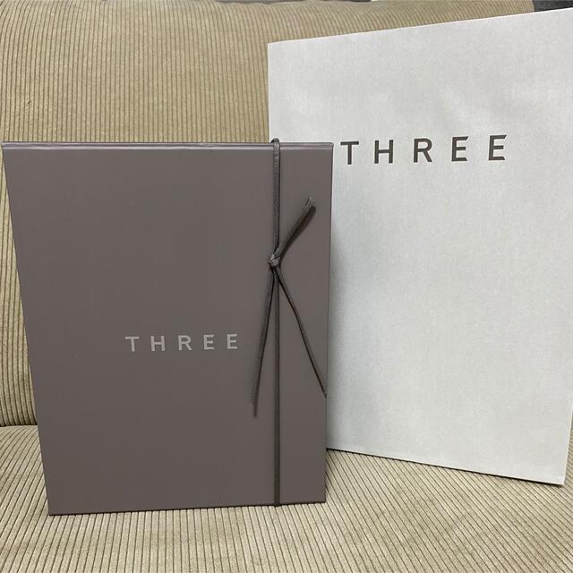 THREE(スリー)のTHREE ギフト空箱、ショッピングバッグ レディースのバッグ(ショップ袋)の商品写真