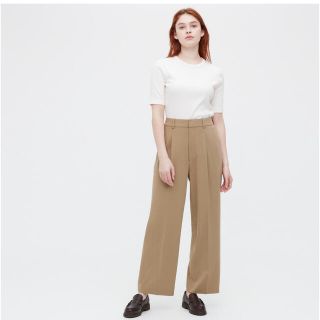 ユニクロ(UNIQLO)の完売　タックワイドパンツ　標準　M(カジュアルパンツ)