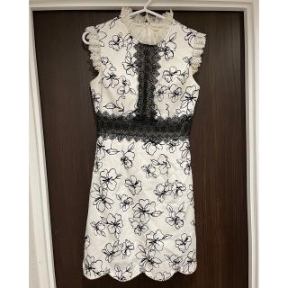 ローブ(ROBE)のrobe de fleurs 花柄　ミニワンピース(ミニドレス)