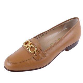 Salvatore Ferragamo(ローファー/革靴 ・ ベージュ系)のフリマ Salvatore Ferragamo(ローファー/革靴 ・ ベージュ系)のフリマ