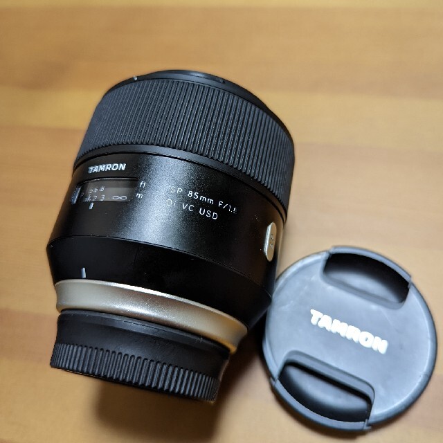 TAMRON(タムロン)のTAMRON SP 85mm f/1.8 DI VC USD F016N スマホ/家電/カメラのカメラ(レンズ(単焦点))の商品写真
