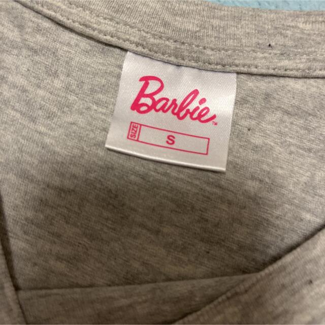 GU(ジーユー)のGU ジーユー Tシャツ Barbie バービー 人形 ドール グレー レディースのトップス(Tシャツ(半袖/袖なし))の商品写真
