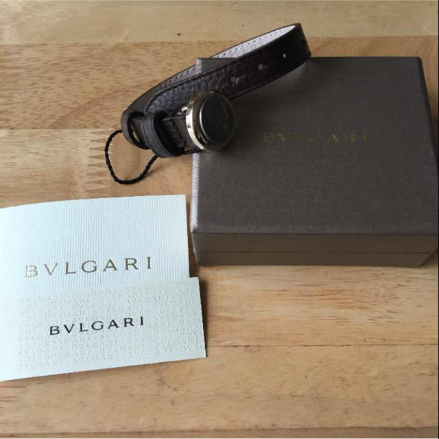 BVLGARI(ブルガリ)の【新品、限定】ブルガリ レザーブレスレット コインモチーフ レディースのアクセサリー(ブレスレット/バングル)の商品写真