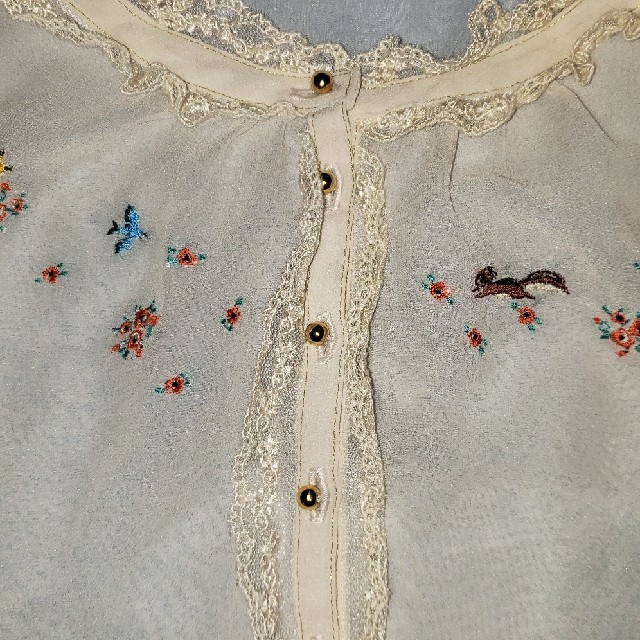 ◇◇◇小さな本格的刺繍が可愛いい馬りす鳥花　ベージュ　フランシュリッペブラウス