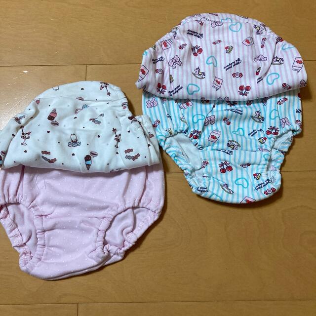 女の子　ショーツ　パンツ　100 4枚　新品未使用品　タグ付き キッズ/ベビー/マタニティのキッズ服女の子用(90cm~)(下着)の商品写真