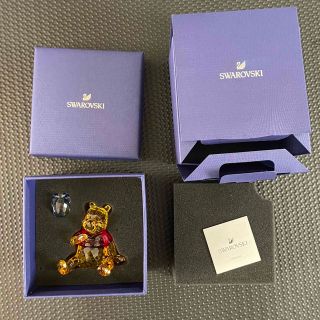 スワロフスキー(SWAROVSKI)のプーさんとハニーポット(置物)