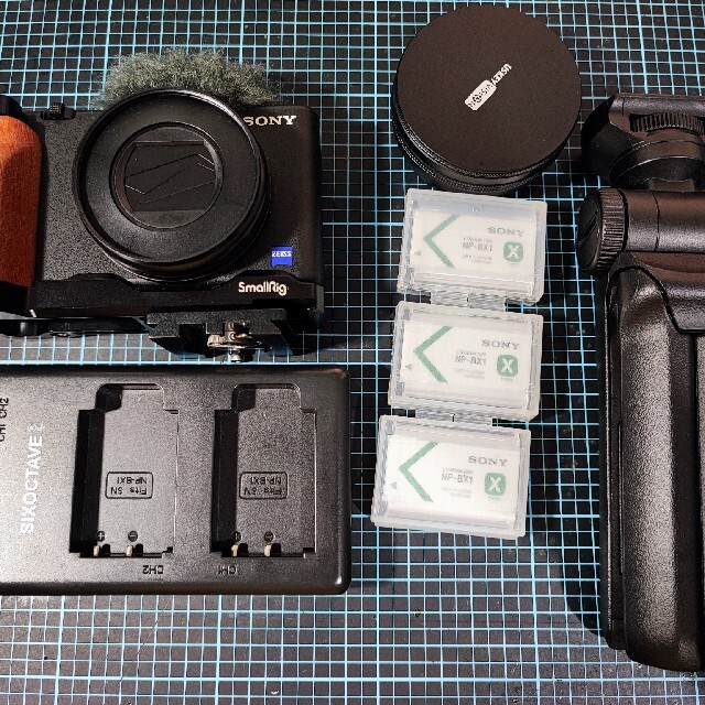 【今日の超目玉】 SONY - 純正バッテリ4つ、広角レンズなどフルセット ZV-1 ZV SONY コンパクトデジタルカメラ