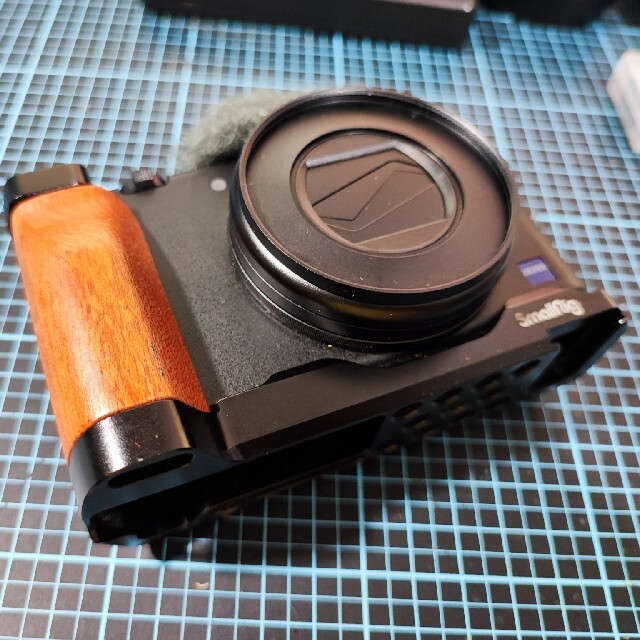 【今日の超目玉】 SONY - 純正バッテリ4つ、広角レンズなどフルセット ZV-1 ZV SONY コンパクトデジタルカメラ