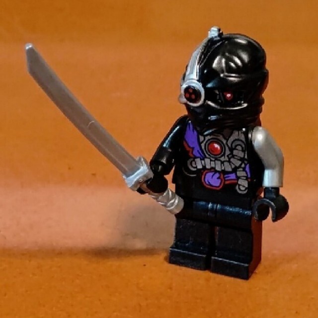 Lego(レゴ)のレゴ★ニンジャゴー ニンドロイド戦士B 美品 激レア 人気 エンタメ/ホビーのおもちゃ/ぬいぐるみ(キャラクターグッズ)の商品写真