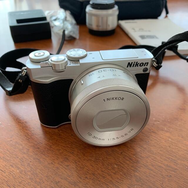 Nikon(ニコン)のNikon NIKON 1 J5 パワーズームレンズキット SL スマホ/家電/カメラのカメラ(ミラーレス一眼)の商品写真