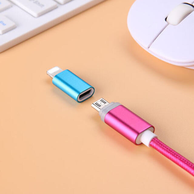 変換アダプタ Micro USB to iPhone ブルー 473 スマホ/家電/カメラのスマホアクセサリー(その他)の商品写真