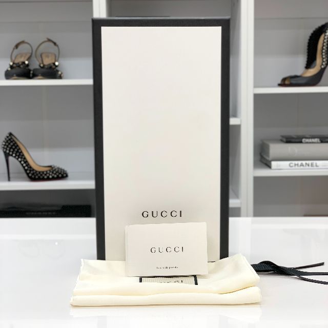 Gucci(グッチ)の4710 未使用 グッチ ベロア bee スター フラットシューズ パープル レディースの靴/シューズ(スリッポン/モカシン)の商品写真