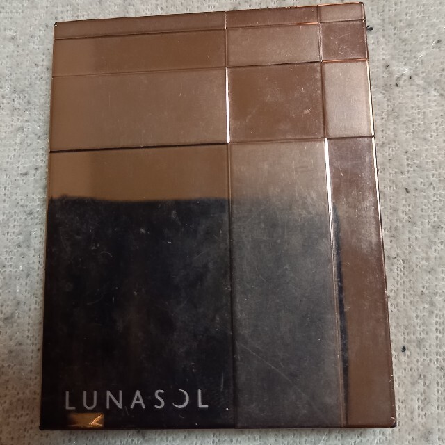 LUNASOL(ルナソル)のルナソル　フェザリースモーキーアイズ03 コスメ/美容のベースメイク/化粧品(アイシャドウ)の商品写真