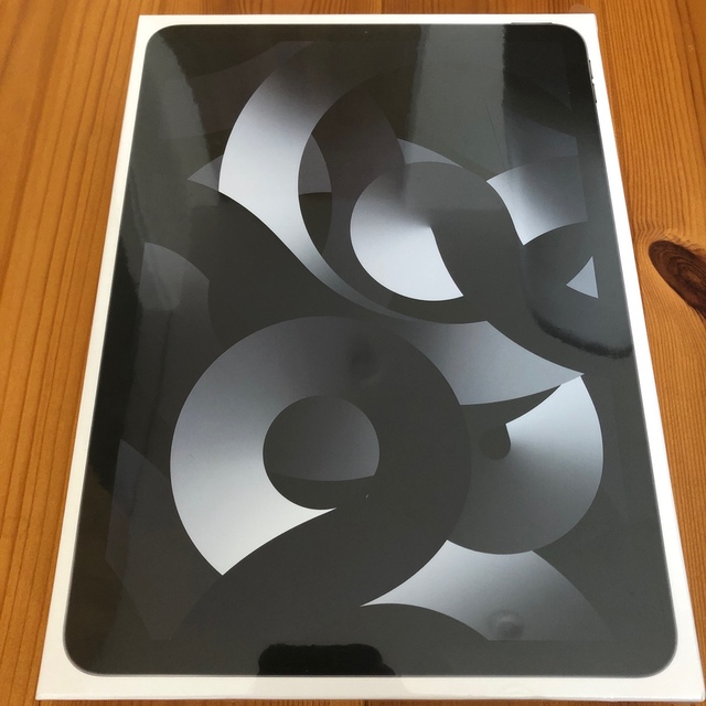 Apple(アップル)の新品未開封 iPad Air 第5世代 WiFi 64GB スペースグレイ スマホ/家電/カメラのPC/タブレット(タブレット)の商品写真