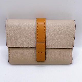 ロエベ(LOEWE)のロエベ　スモールバーティカルウォレット　アナグラム　ベージュ　三つ折り財布(財布)