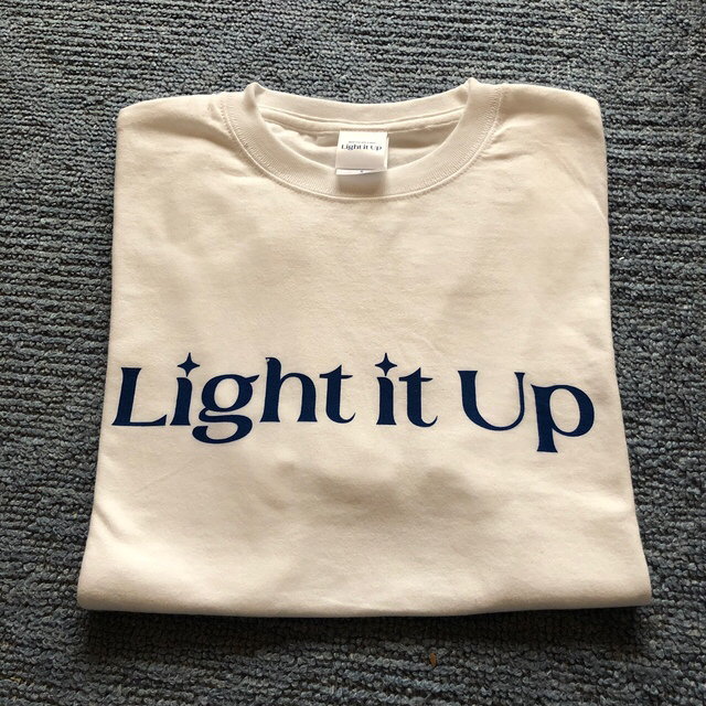 NiziU Tシャツ　Light it Up
