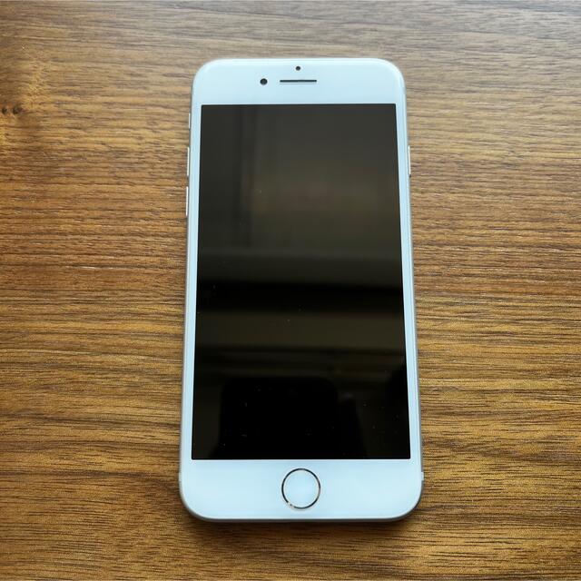 iPhone(アイフォーン)のiPhone7 シルバー 128GB 本体 スマホ/家電/カメラのスマートフォン/携帯電話(スマートフォン本体)の商品写真