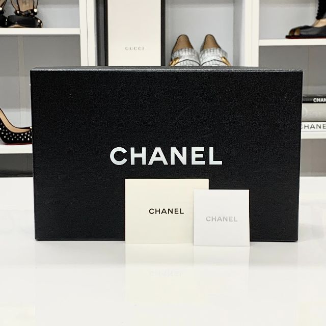 CHANEL(シャネル)の4707 シャネル レザー マトラッセ ココマーク トングサンダル ベージュ レディースの靴/シューズ(サンダル)の商品写真