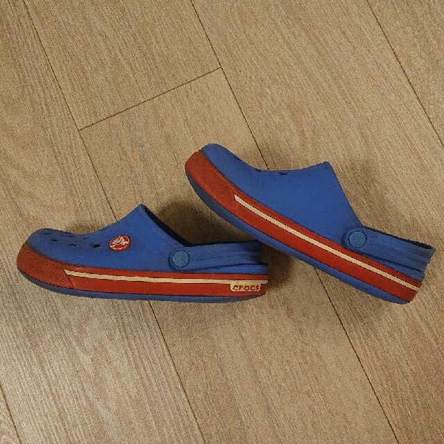 crocs(クロックス)のクロック サンダル キッズ キッズ/ベビー/マタニティのキッズ靴/シューズ(15cm~)(サンダル)の商品写真