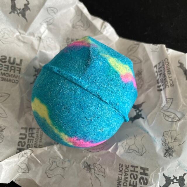 LUSH(ラッシュ)のLUSHバスボム インターギャラスティック コスメ/美容のボディケア(入浴剤/バスソルト)の商品写真