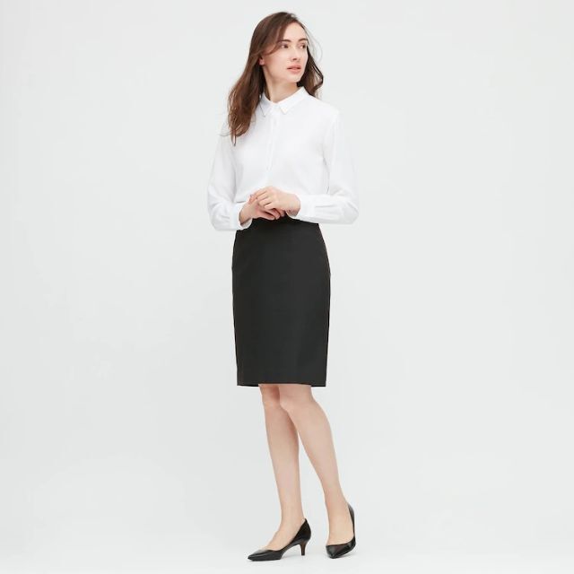 UNIQLO(ユニクロ)のユニクロ ストレッチタイトスカート（黒・無地・ウエスト64cm・ショート丈） レディースのスカート(ミニスカート)の商品写真